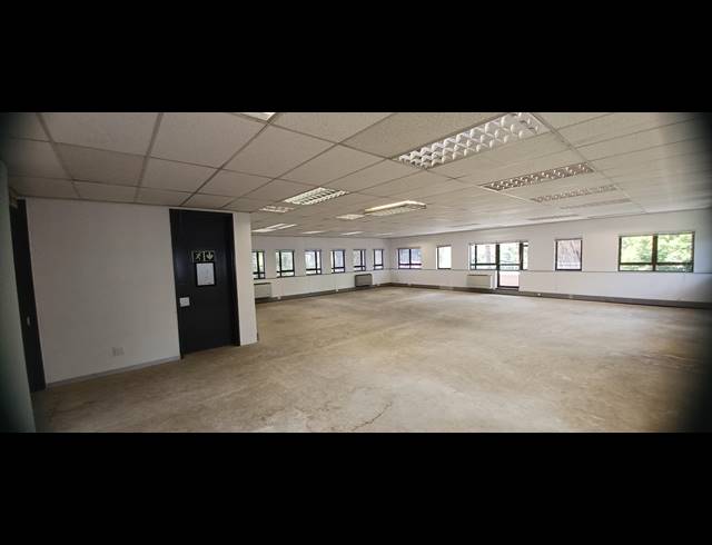 251M² OFFICE TO LET IN HYDE PARK